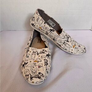 TOMS Dog Print Slip On Shoes Size 8 Cute Canvas Flats